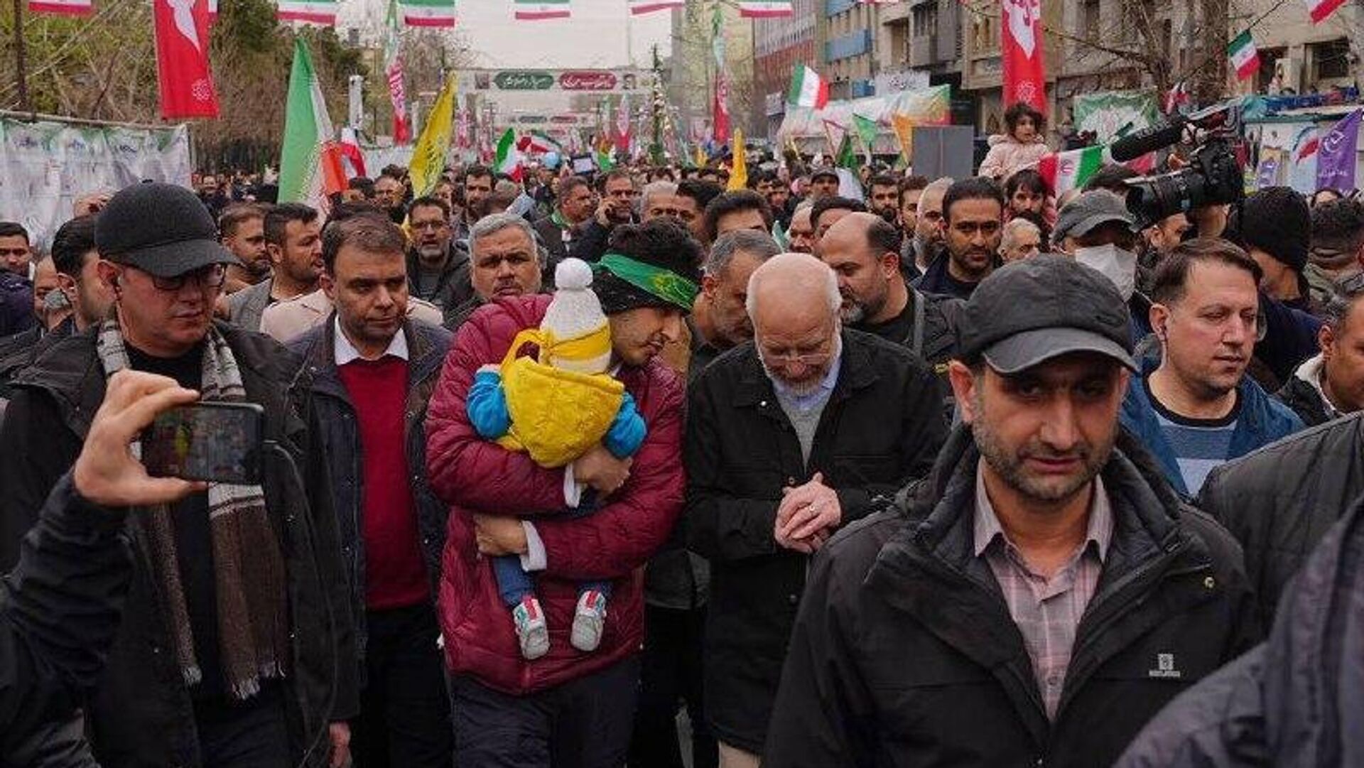 حضور رئیس مجلس شورای اسلامی ایران در راهپیمایی 22 بهمن حضور رئیس مجلس شورای اسلامی ایران در راهپیمایی 22 بهمن - اسپوتنیک ایران , 1920, 11.02.2026