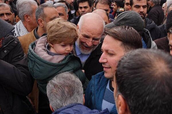 حضور رئیس مجلس شورای اسلامی ایران در راهپیمایی 22 بهمن حضور رئیس مجلس شورای اسلامی ایران در راهپیمایی 22 بهمن - اسپوتنیک ایران