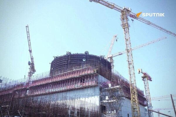 بازدید رئیس سازمان انرژی اتمی ایران از روند احداث واحدهای دوم و سوم نیروگاه اتمی بوشهر - اسپوتنیک ایران  