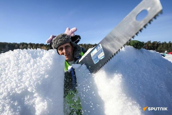 جشنواره ساخت کلبه برفی در نووسیبیرسک روسیه جشنواره ساخت کلبه برفی در نووسیبیرسک روسیه - اسپوتنیک ایران