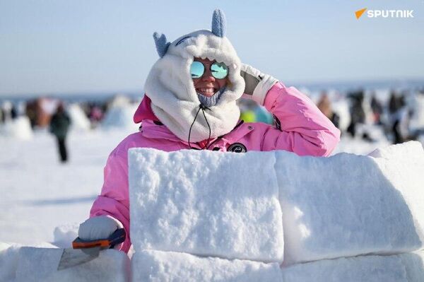 جشنواره ساخت کلبه برفی در نووسیبیرسک روسیه جشنواره ساخت کلبه برفی در نووسیبیرسک روسیه - اسپوتنیک ایران