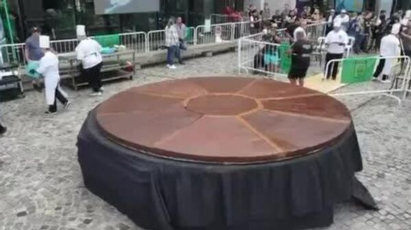 یک کلوچه غول‌پیکر به وزن 720 کیلوگرم در آرژانتین پخته شد - اسپوتنیک ایران  