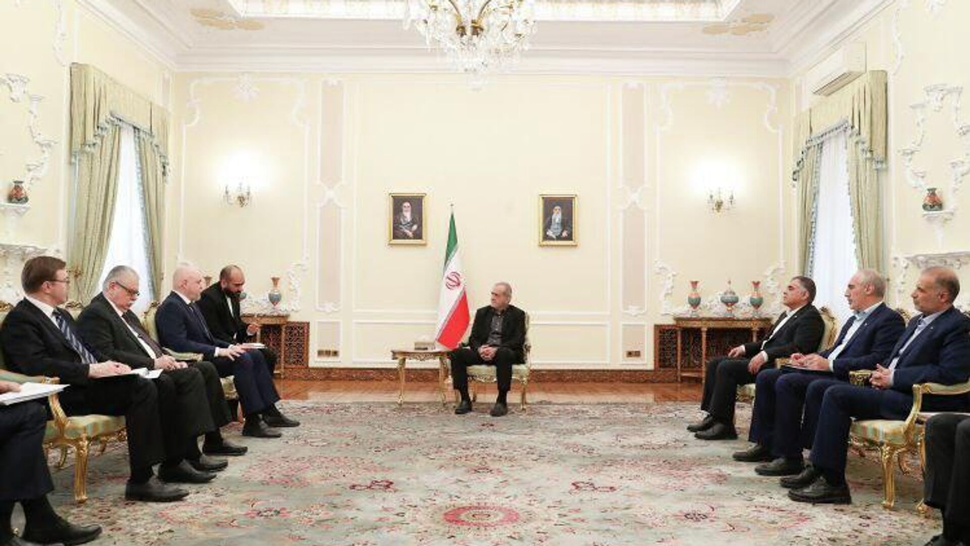 پزشکیان: مصمم به اجرای سریع و دقیق برنامه جامع همکاریهای راهبردی دو کشور ایران و روسیه هستیم پزشکیان: مصمم به اجرای سریع و دقیق برنامه جامع همکاریهای راهبردی دو کشور ایران و روسیه هستیم - اسپوتنیک ایران , 1920, 18.02.2026