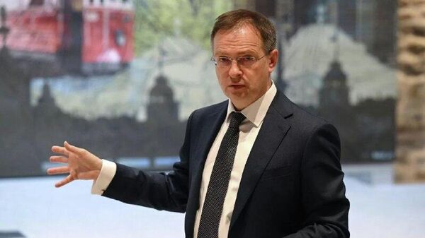 مدینسکی پیش از ترک ژنو، مذاکرات دو ساعته محرمانه‌ای را انجام داد - اسپوتنیک ایران  