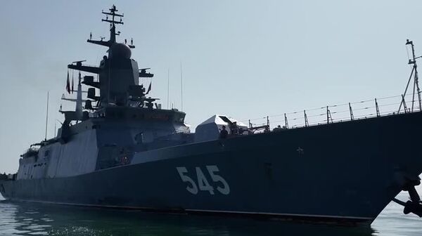 استقبال از ناو گروه روسیه و پهلوگیری آن - اسپوتنیک ایران  