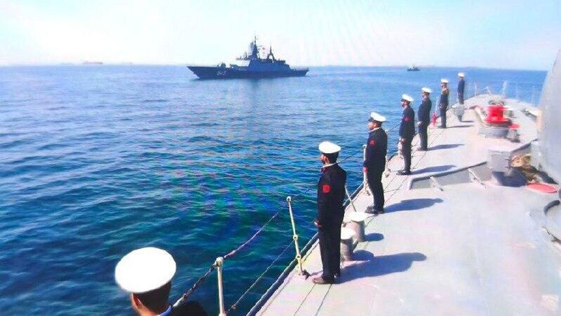 رزمایش مرکب دریایی ایران و روسیه با بدرقه ناو بالگرد بر «استویسکی» پایان یافت رزمایش مرکب دریایی ایران و روسیه با بدرقه ناو بالگرد بر «استویسکی» پایان یافت - اسپوتنیک ایران , 1920, 19.02.2026