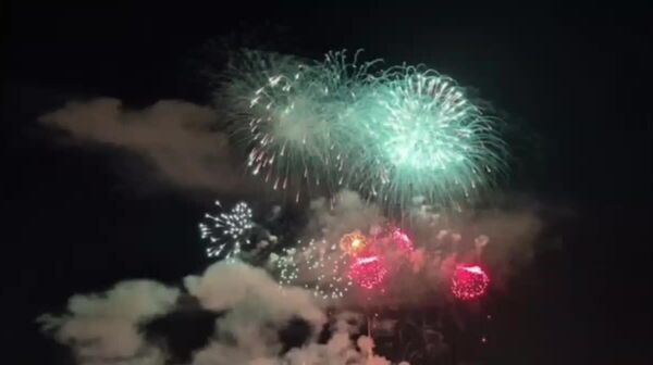 مراسم آتش بازی در سنت پترزبورگ به مناسبت روز مدافعان میهن - اسپوتنیک ایران  