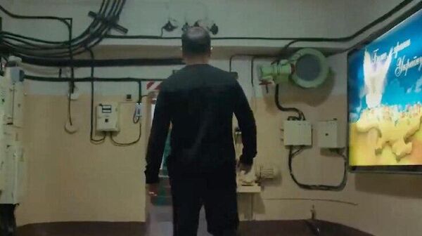 زلنسکی پناهگاه زیرزمینی خود را که دو سال در آن پنهان شده بود، نشان داد - اسپوتنیک ایران  