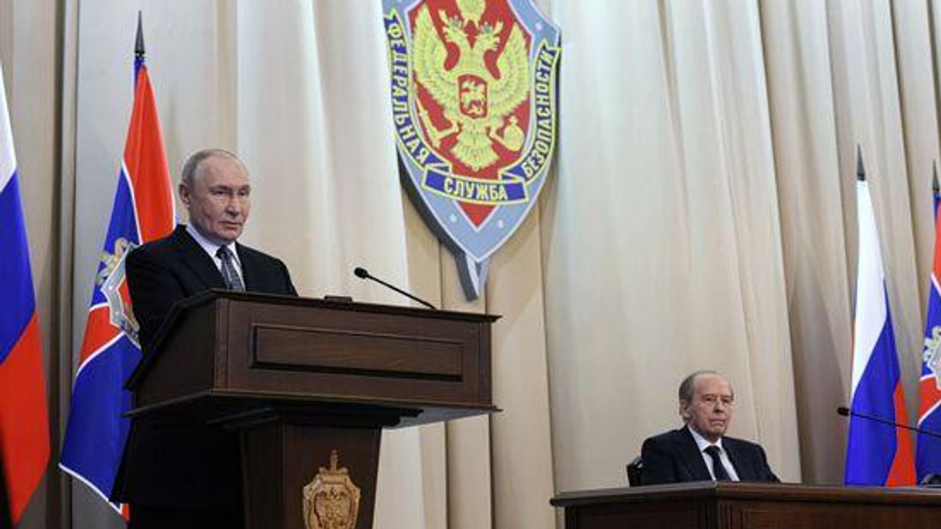 پوتین: وضعیت کنونی بینالمللی دشوار و پیچیده است پوتین: وضعیت کنونی بینالمللی دشوار و پیچیده است - اسپوتنیک ایران , 1920, 24.02.2026