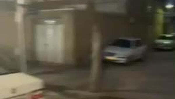 صحنه به یاد ماندنی در کنار پمپ بنزین یکی از خیابان‌های اراک - اسپوتنیک ایران  