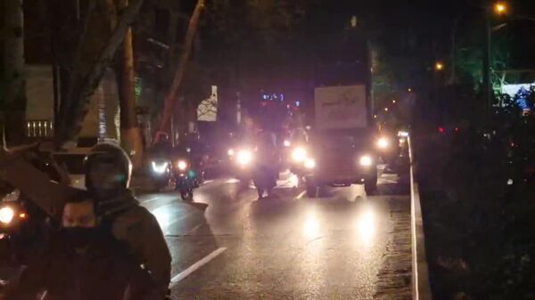 شعارهای «مرگ بر آمریکا» فضای خیابان ولیعصر تهران را پر کرده است - اسپوتنیک ایران  