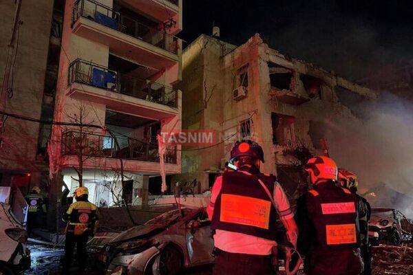 آثار اصابت موشک‌های سپاه پاسداران به منطقه گوش‌دان در اسرائیل - اسپوتنیک ایران  