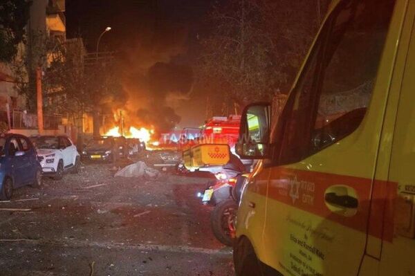 آثار اصابت موشک‌های سپاه پاسداران به منطقه گوش‌دان در اسرائیل - اسپوتنیک ایران  