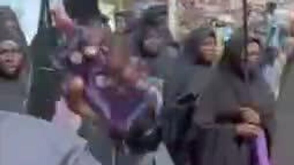 تعداد زیادی از مردم در یولا، نیجریه، در سوگ شهادت رهبر ایران راهپیمایی کردند - اسپوتنیک ایران  