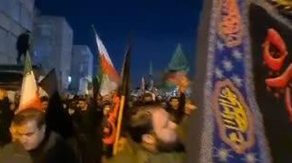 راهپیمایی شبانه چند هزار نفری مردم منطقه طرشت و دانشگاه شریف در تهران - اسپوتنیک ایران  