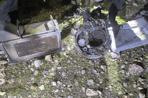 لاشه یک پهپاد اسرائیلی که توسط سامانه‌های پدافند هوایی ایران بر فراز خرم‌آباد سرنگون شده است - اسپوتنیک ایران  