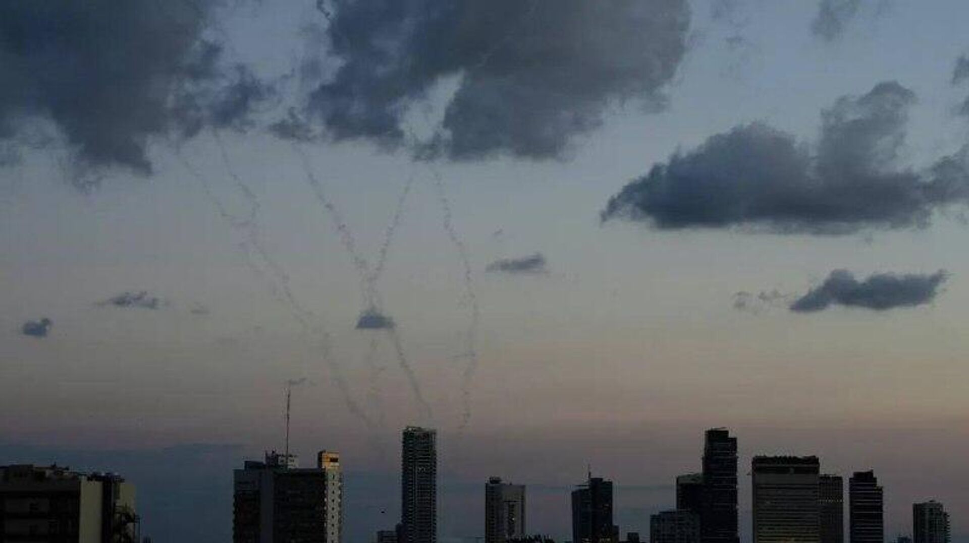 آغاز موج جدید حملات موشکی و پهپادی ایران به پایگاههای آمریکایی آغاز موج جدید حملات موشکی و پهپادی ایران به پایگاههای آمریکایی - اسپوتنیک ایران , 1920, 02.03.2026