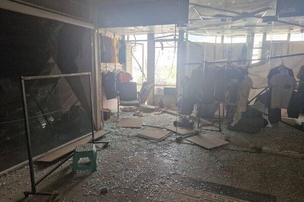 تصاویری از خسارت به پاساژ کیف و کفش در میدان بهارستان و آسیب به مغازهها تصاویری از خسارت به پاساژ کیف و کفش در میدان بهارستان و آسیب به مغازهها - اسپوتنیک ایران