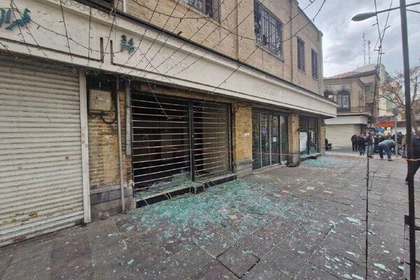 تصاویری از خسارت به پاساژ کیف و کفش در میدان بهارستان و آسیب به مغازهها تصاویری از خسارت به پاساژ کیف و کفش در میدان بهارستان و آسیب به مغازهها - اسپوتنیک ایران