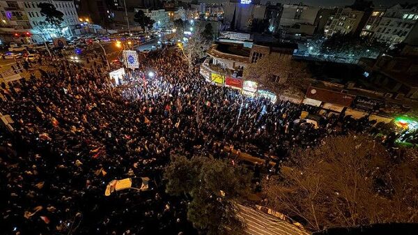 تصاویری از حضور گسترده مردم در فلکه دوم تهرانپارس - اسپوتنیک ایران  