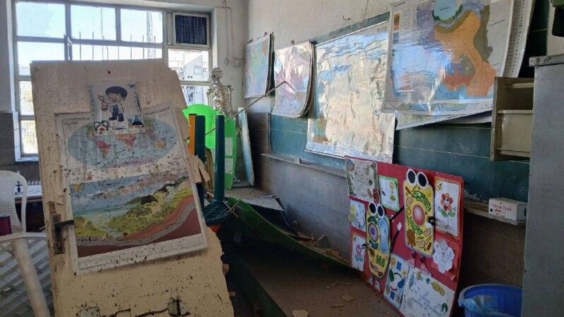 سخنگوی وزارت امور خارجه ایران، در یکی از مدارس آسیب دیده در حملات اسرائیل و آمریکا در تهران، جلسه توجیهی برگزار می‌کند - اسپوتنیک ایران  , 1920, 03.03.2026