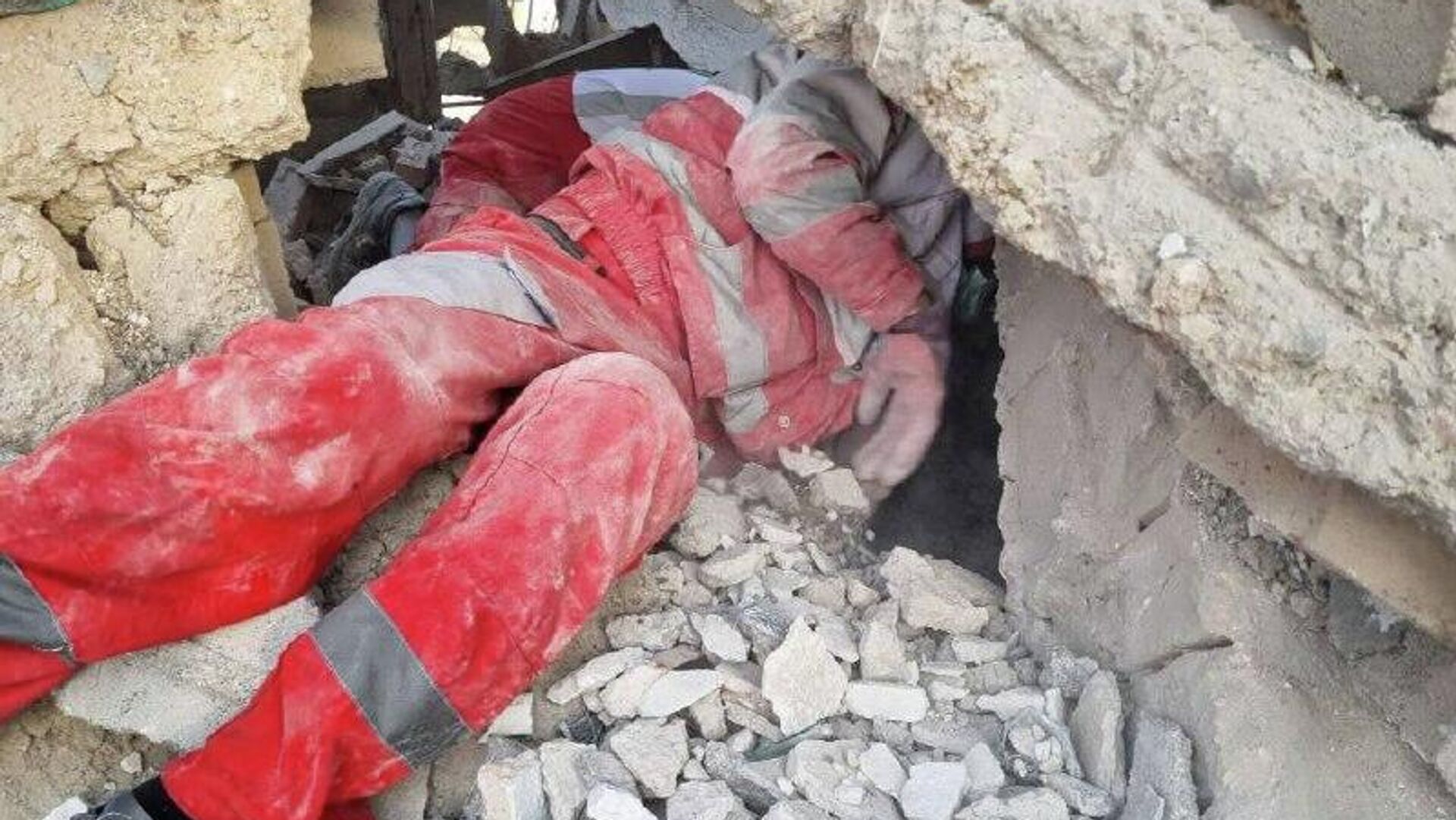 روایت امدادگر هلال احمر از لحظات نفسگیر نجات 4 نفر از ساختمان فروریخته روایت امدادگر هلال احمر از لحظات نفسگیر نجات 4 نفر از ساختمان فروریخته - اسپوتنیک ایران , 1920, 04.03.2026