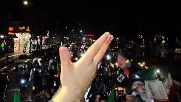 بزرگ‌ترین راهپیمایی خودرویی و موتوریی ایران هم‌اکنون در مشهد - اسپوتنیک ایران  