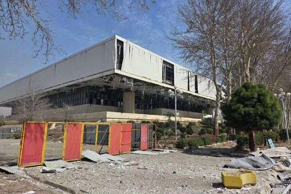 تصاویری از تخریب سالن دوازده هزار نفری آزادی در جریان حملات آمریکا و اسرائیل - اسپوتنیک ایران  