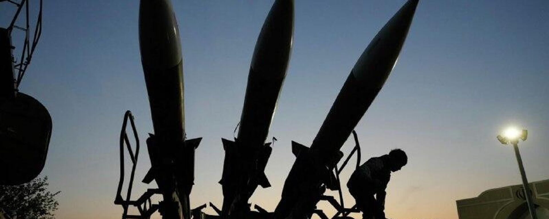 مقام سابق وزارت دفاع آمریکا: لاف‌های آمریکا در مورد نابودی پرتابگرهای موشکی ایران فاقد اعتبار است - اسپوتنیک ایران  , 1920, 06.03.2026