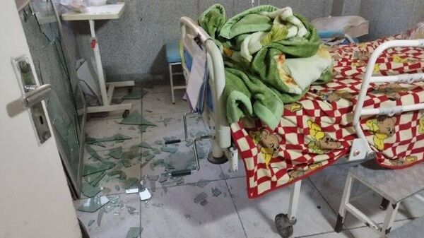 آسیب های جدی به بیمارستان امام علی(ع) اندیمشک در حملات عصر امروز، جمعه، 15 اسفندماه، آمریکا و اسرائیل به جمهوری اسلامی ایران و تخلیه این مرکز درمانی - اسپوتنیک ایران  