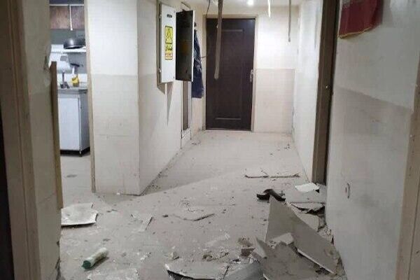 آسیب های جدی به بیمارستان امام علی(ع) اندیمشک در حملات عصر امروز، جمعه، 15 اسفندماه، آمریکا و اسرائیل به جمهوری اسلامی ایران و تخلیه این مرکز درمانی - اسپوتنیک ایران  