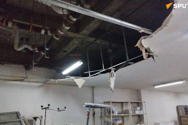 آسیب های جدی به بیمارستان امام علی(ع) اندیمشک در حملات عصر امروز، جمعه، 15 اسفندماه، آمریکا و اسرائیل به جمهوری اسلامی ایران و تخلیه این مرکز درمانی - اسپوتنیک ایران  