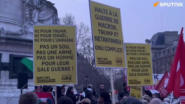 اعتراض فرانسوی‌ها به حملات اسرائیل و آمریکا به ایران - اسپوتنیک ایران  