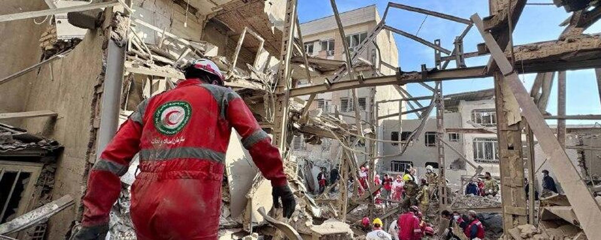 حملات گسترده به زیرساخت‌های غیرنظامی در ایران / رئیس هلال‌احمر: بیش از 6600 واحد غیرنظامی هدف قرار گرفته‌اند - اسپوتنیک ایران  , 1920, 07.03.2026