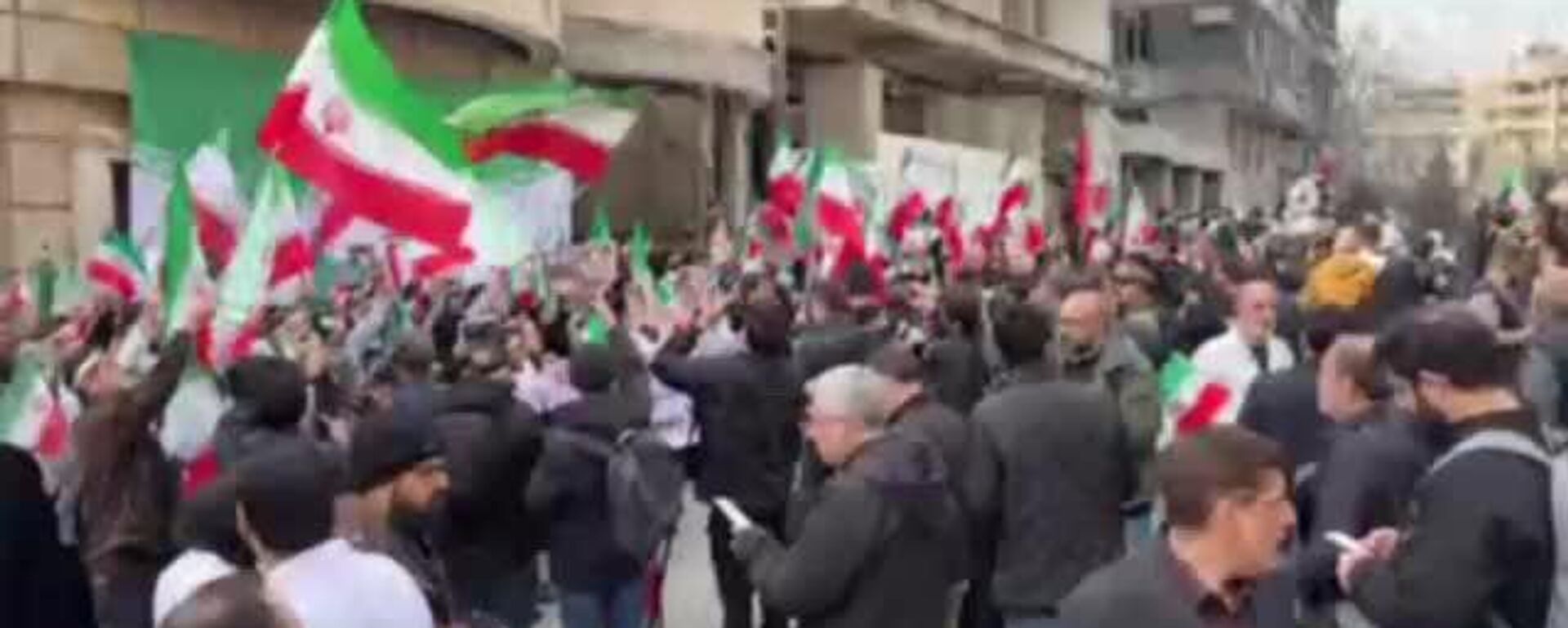 تجمع پزشکان ایرانی در محکومیت جنایات آمریکایی-اسرائیلی مقابل بیمارستان گاندی تجمع پزشکان ایرانی در محکومیت جنایات آمریکایی-اسرائیلی مقابل بیمارستان گاندی - اسپوتنیک ایران , 1920, 07.03.2026