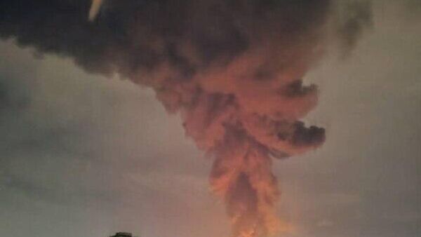 انفجاری پالایشگاه نفت در تهران را لرزاند و باعث آتش‌سوزی گسترده شد - اسپوتنیک ایران  