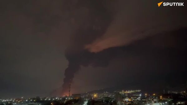 خبرنگار اسپوتنیک در تهران: انفجاری دیگر در انبار نفت شهران در غرب تهران رخ داد - اسپوتنیک ایران  