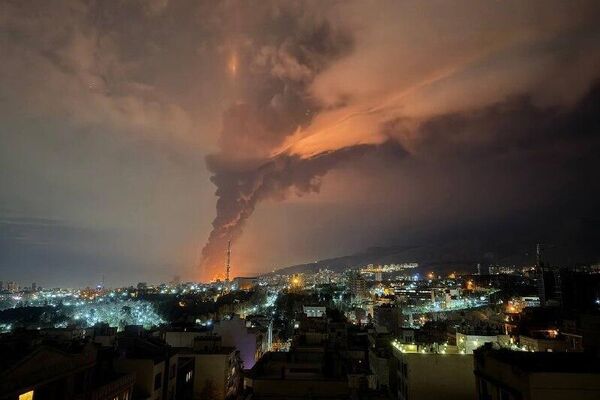 خبرنگار اسپوتنیک در تهران: انفجاری دیگر در انبار نفت شهران در غرب تهران رخ داد - اسپوتنیک ایران  