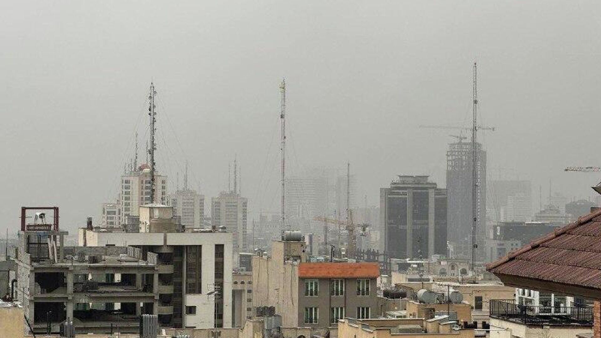 گزارش: دود حاصل از انفجار انبارهای نفت در آسمان تهران گسترده شده است گزارش: دود حاصل از انفجار انبارهای نفت در آسمان تهران گسترده شده است - اسپوتنیک ایران , 1920, 08.03.2026