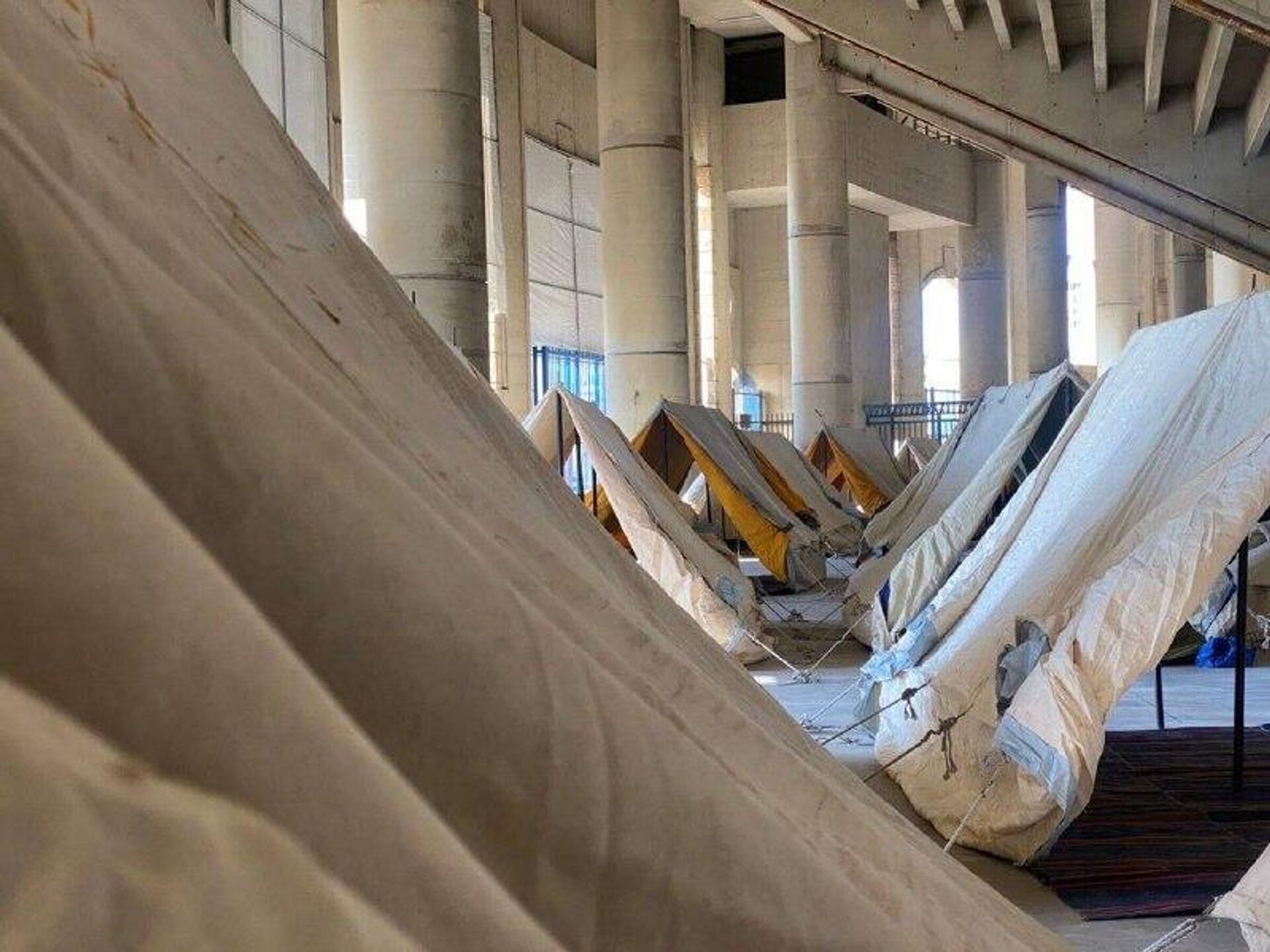 ورزشگاه فوتبال بیروت به مرکز اسکان آوارگان تبدیل شد - اسپوتنیک ایران  , 1920, 08.03.2026