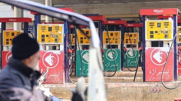 کارشناس سیاسی گفت که هدف از یورش امریکا، تبدیل ایران به «تانک تیل» بی‌ارزش برای مکیدن نفتش است - اسپوتنیک ایران  