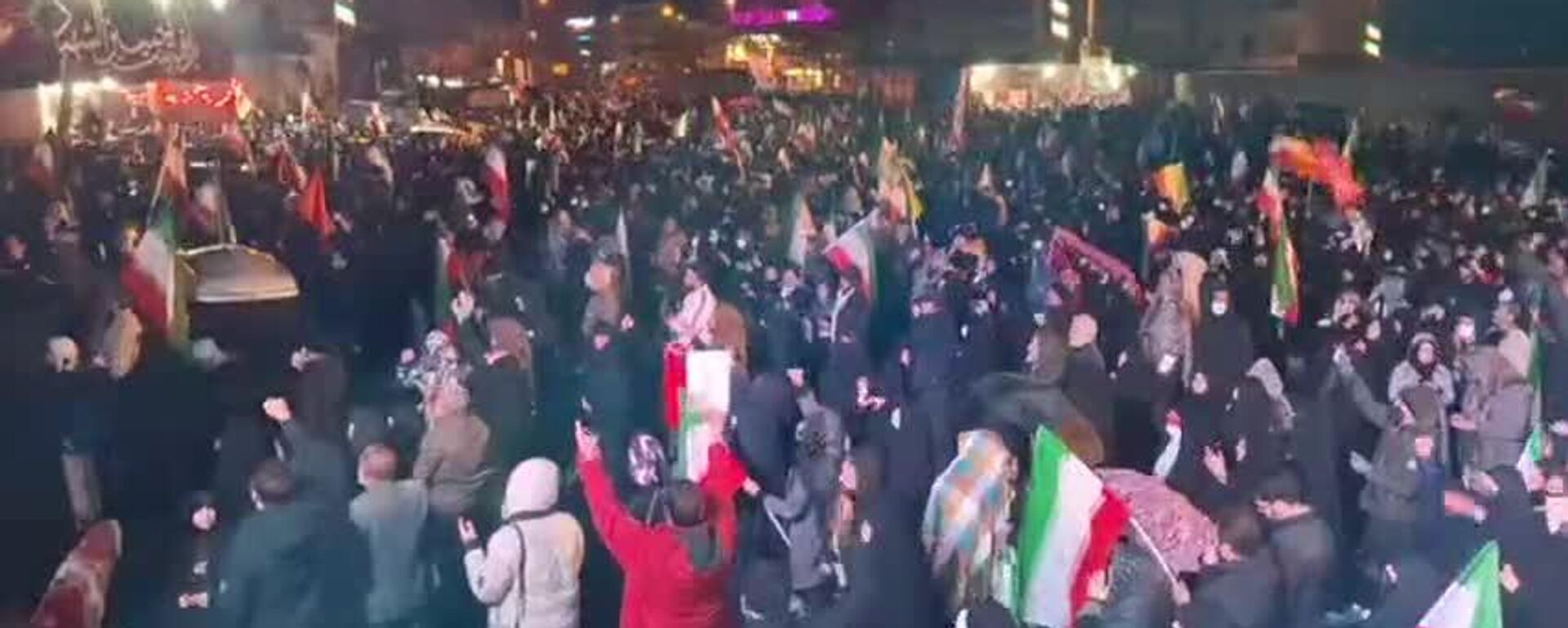 شور و شوق فراوان مردم پس از شنیدن انتخاب آیتالله سید مجتبی خامنهای به عنوان رهبر جدید ایران شور و شوق فراوان مردم پس از شنیدن انتخاب آیتالله سید مجتبی خامنهای به عنوان رهبر جدید ایران - اسپوتنیک ایران , 1920, 09.03.2026