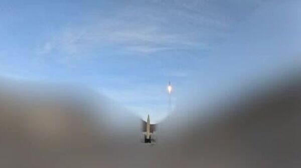 لحظه شلیک موشک‌های موج سی و دوم عملیات وعده صادق 4 علیه اهدافی در شمال و مرکز اسرائیل - اسپوتنیک ایران  