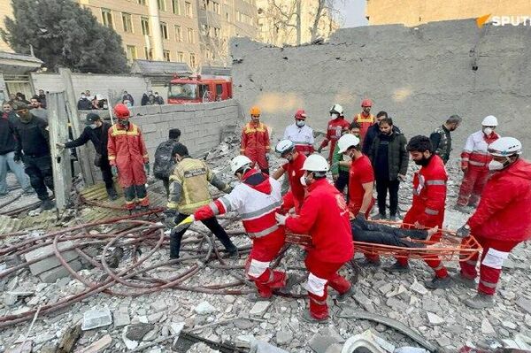 ویدیو نجات غیرنظامیان در تهران از نگاه یک امدادگر هلال احمر - اسپوتنیک ایران  