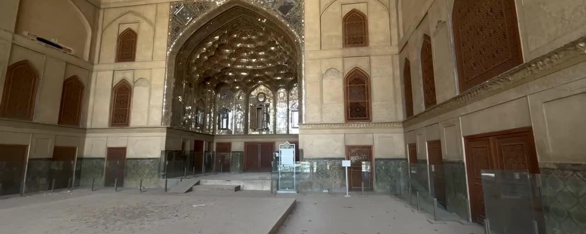 خسارت به چهل ستون در حملات هوایی آمریکا و اسرائیل خسارت به چهل ستون در حملات هوایی آمریکا و اسرائیل - اسپوتنیک ایران , 1920, 11.03.2026