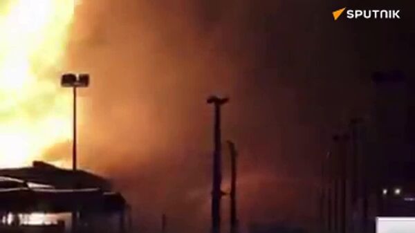 سازمان دفاع مدنی بحرین از ادامه مبارزه با آتش‌سوزی در مخازن سوخت استان محرق خبر داد - اسپوتنیک ایران  