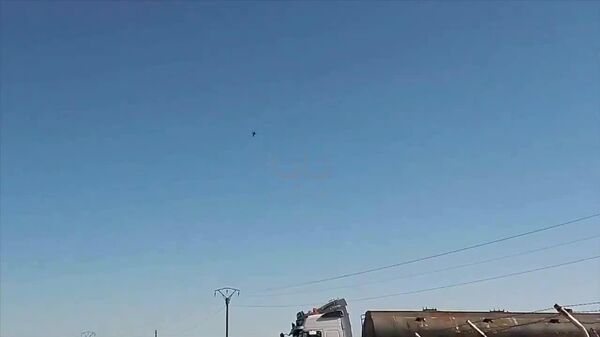 ویدیویی از عقب‌نشینی نیروهای آمریکایی از الحسکه سوریه به سمت عراق - اسپوتنیک ایران  