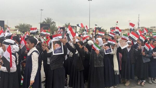 اعلام همدردی دانش‌آموزان عراقی با خانواده‌های داغدار مدرسه میناب - اسپوتنیک ایران  