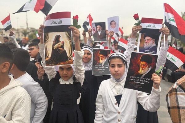 اعلام همدردی دانش‌آموزان عراقی با خانواده‌های داغدار مدرسه میناب - اسپوتنیک ایران  