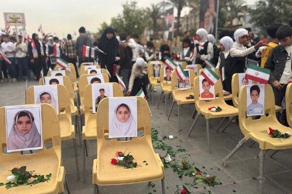 اعلام همدردی دانش‌آموزان عراقی با خانواده‌های داغدار مدرسه میناب - اسپوتنیک ایران  